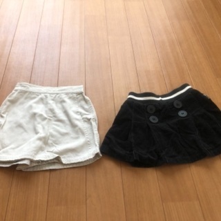 子供服スカート　オフホワイト　黒　2こセット