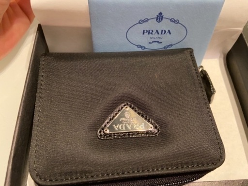 PRADA財布