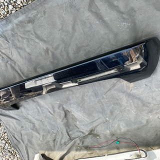 中古品 200系 ランドクルーザー 純正リアスポイラー ブラック