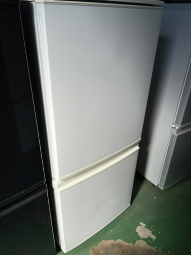 2015年製　SHARP 137L 冷蔵庫