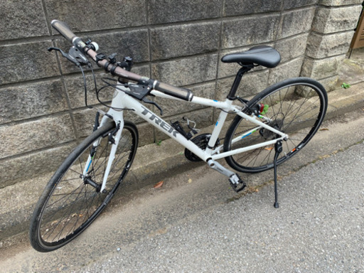 クロスバイク FX7.4 身長165-175cm 定価8万円 クロスバイク FX7.4 身長165-175cm 定価8.8万円 ホワイト クロスバイク