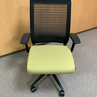 大型テーブルと椅子