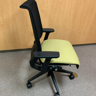 大型テーブルと椅子