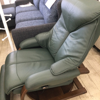 8/6 【✨座面,本革張り!無垢材使用！FUJI FUNITURE リクライニングチェア 定価287,280円✨ 】
