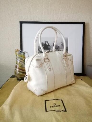 未使用近い美品。FENDI　オールレザー　ハンドバッグ