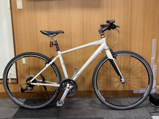 ベストセラー クロスバイク ちょいとカスタマイズ❗️6速 整備済み 格安正規品 クロスバイクちょいとカスタマイズ‼️整備済み❗️ 自転車本体