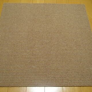 日本製タイルカーペット厚み6.5㎜・1枚１９０円・在庫１２枚（３...
