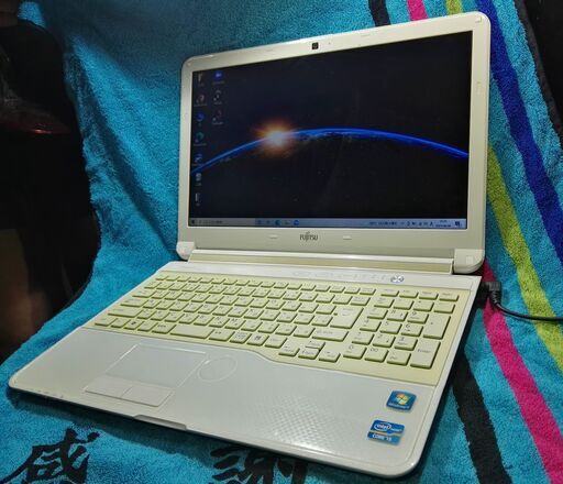 【美品】LIFEBOOK/Core i5/SSD180GB/メモリ4G/ホワイト