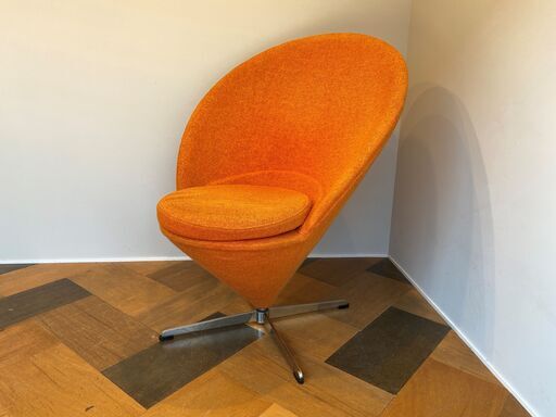 宇都宮でオシャレな家具を探すなら『オトワリバース！』コーンチェア CONE CHAIR リプロダクト オレンジ USED家具 中古品①