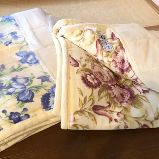 【取引中】未使用 薄手毛布2枚 ピンクとブルーの花柄