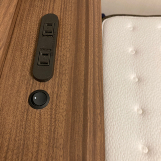 ニトリ　宮付き（コンセント有）セミダブルベッド