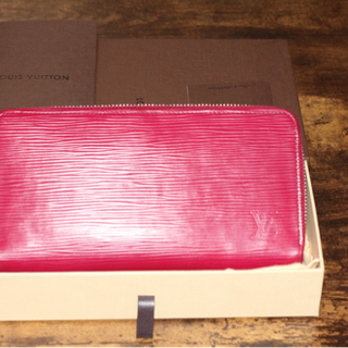 LOUIS VUITTON エピ　ジッピーウォレット　財布