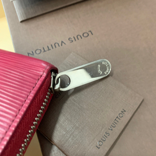 LOUIS VUITTON エピ　ジッピーウォレット　財布