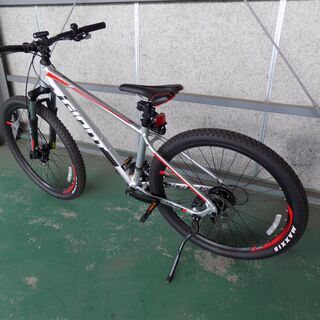 Avis giant talon top