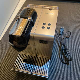 【ネット決済・配送可】エスプレッソマシン Nespresso ラ...