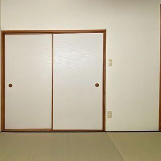 扉：リビングと和室を間仕切っていた引き違い戸と和室収納の開き戸