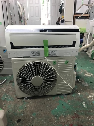 2016 Hitachi 10 畳。エアコンダイキン5.6K 18畳用 200V 2014年製 室内機洗浄済。 無料のエアコンの設置 2016 Hitachi 10 畳。値下がり ダイキン 大金 エアコン。 無料のエアコンの設置