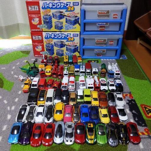 トミカ約70台　トミカパーキングケース2個セット