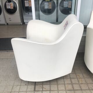 家具 探すなら「リサイクルR」❕ドリアデ/Tokyo Popアームチェア❕ ゲート付き軽トラ”無料貸出❕購入後取り置きにも対応 ❕即日配送❕ R1026