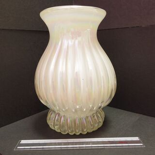 ガラス製白の花瓶