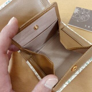 未使用 文庫革　花柄　二つ折り財布　播州姫路革細工　牛革型押し　手彩色　札幌 中央区