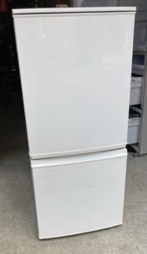 【RKGRE-703】特価！シャープ/137L 2ドア冷凍冷蔵庫/どっちもドア/SJ-D14A-W/中古品/2015年製/当社より近隣無料配達！