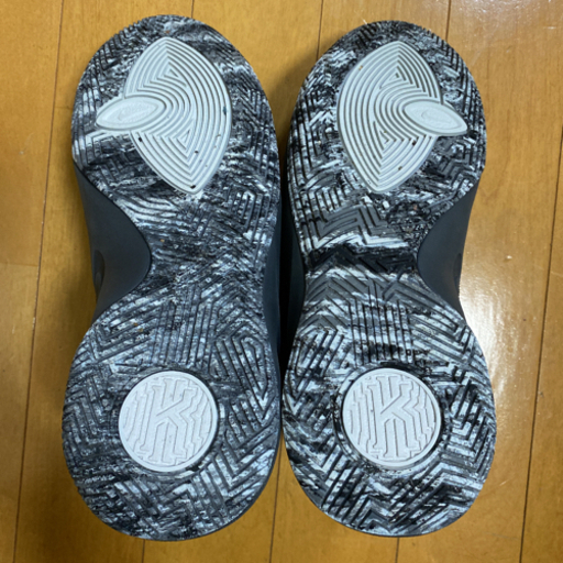 Nike ナイキカイリーバッシュスニーカー カビゴン 砺波の家具の中古あげます 譲ります ジモティーで不用品の処分