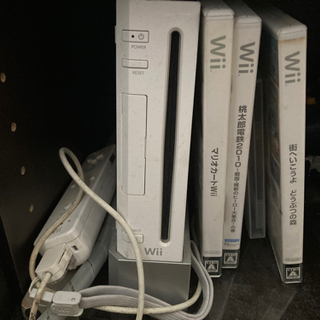 Wiiセット　コントローラー5つ、ゲームソフト4つ