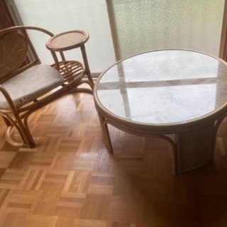 籐家具　テーブルと椅子