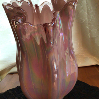 最終価格🍀🌺虹の光を放つピンク色のガラス製花瓶🌹