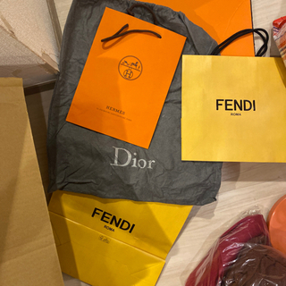 ブランド服＆箱！直引渡しのみ