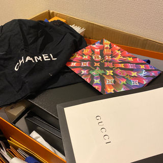 ブランド服＆箱！直引渡しのみ