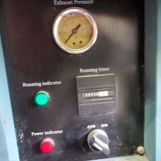 エアーコンプレッサー　２００V　重量物です（３００Kg） エアーコンプレッサー 200V 重量物です（300Kg）