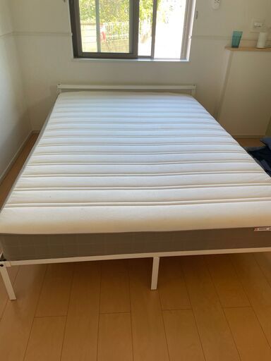 IKEA ダブルベッドとマットレス