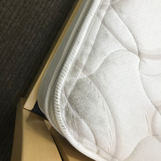 シーリー　クィーンマットレス＋ベッドフレーム　引き出しあります★