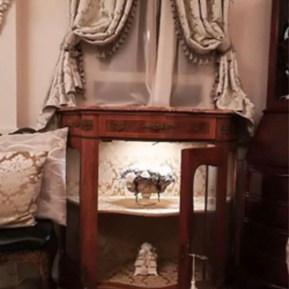 ビクトリアンロココ調ガラスキャビネット