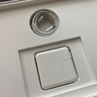 美品・充放電90回未満】MacbookPro2017 i5 touch bar SSD256