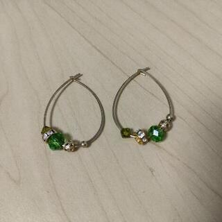 ピアス　緑