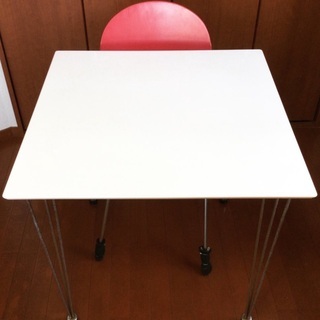 ¥0で正方形の机・テーブルを無料で譲ります！