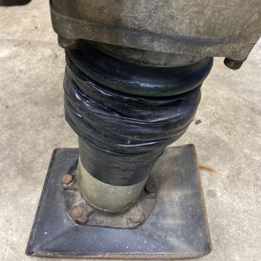 転圧機 エンジンok 蛇腹割れ