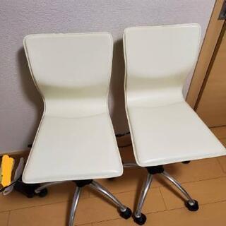 白の椅子2脚セット