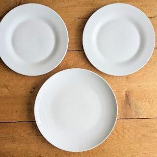 使いやすいサイズの白い平皿3枚セット✨