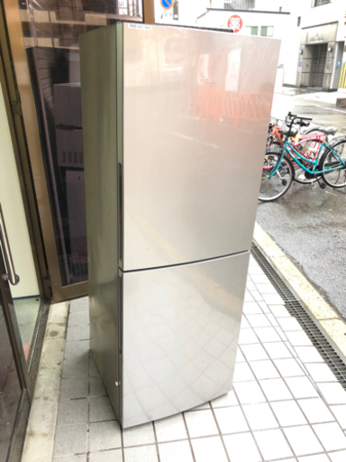 冷蔵庫３０５L⁉️大阪市内配達無料⭕️保証付き