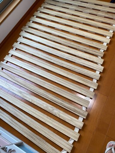 セミダブルサイズ（120cm ×　210cm）　すのこ