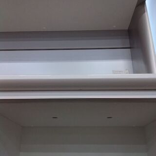 商談中【愛品倶楽部柏店】　綾野製作所　AYANO　２枚スライド扉キッチンボード　上置付　白　食器棚　【問合せ番号　１５１-００７１１９　００２】