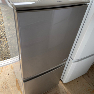 激安‼️つけかえどっちもドア‼️シャープ 冷蔵庫 137L 2017年
