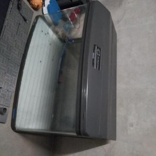本格的な大型水槽。付属品多数！