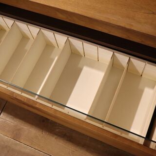 Hiromatsu Furniture(広松木工)のANIMA(アニマ) ウォールナット材 テレビボードです。シンプルで無駄のないデザインと木目を活かしたオイル仕上げ魅力のワイドタイプのローボード。BH325