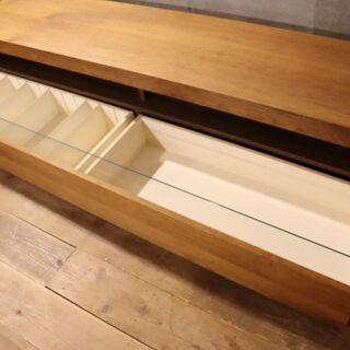 Hiromatsu Furniture(広松木工)のANIMA(アニマ) ウォールナット材 テレビボードです。シンプルで無駄のないデザインと木目を活かしたオイル仕上げ魅力のワイドタイプのローボード。BH325