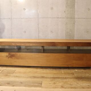 Hiromatsu Furniture(広松木工)のANIMA(アニマ) ウォールナット材 テレビボードです。シンプルで無駄のないデザインと木目を活かしたオイル仕上げ魅力のワイドタイプのローボード。BH325